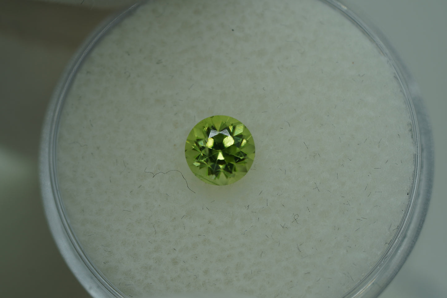 Peridot Round Cut 0.81 carats